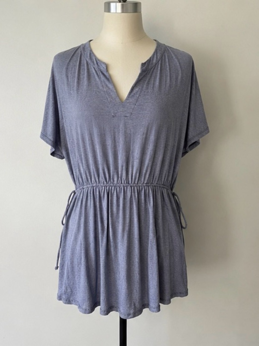 Ann Taylor women’s blouse Navy blue/white stripe